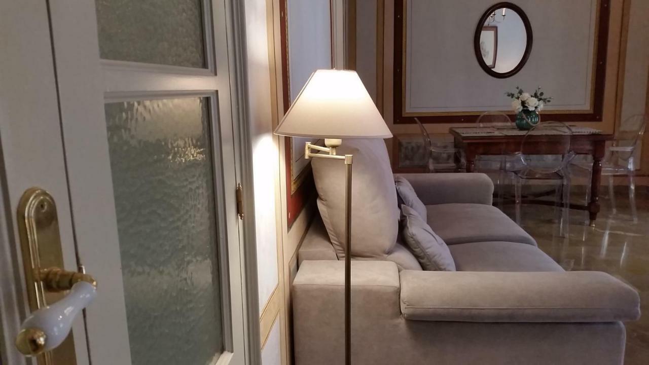 Patio San Jeronimo Casa De Arte Apartment กรานาดา ภายนอก รูปภาพ